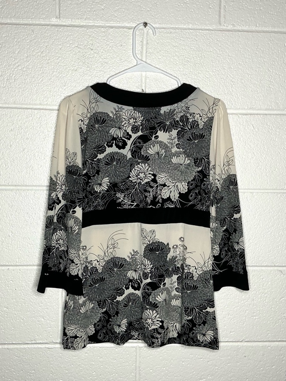< Y2K Apt. 9 Floral V-Neck Flare Sleeve Blouse > - Picture 5 of 5